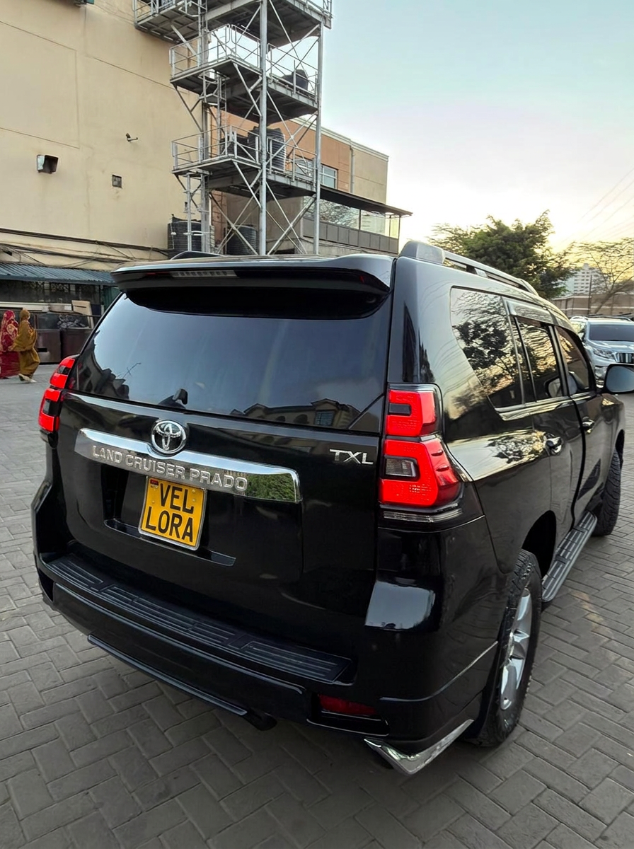 Toyota Land Cruiser Prado TXL — Rear view