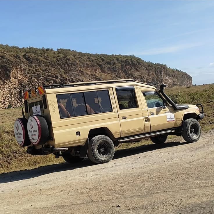 Safari Land Cruiser (Tour Edition) — Side view