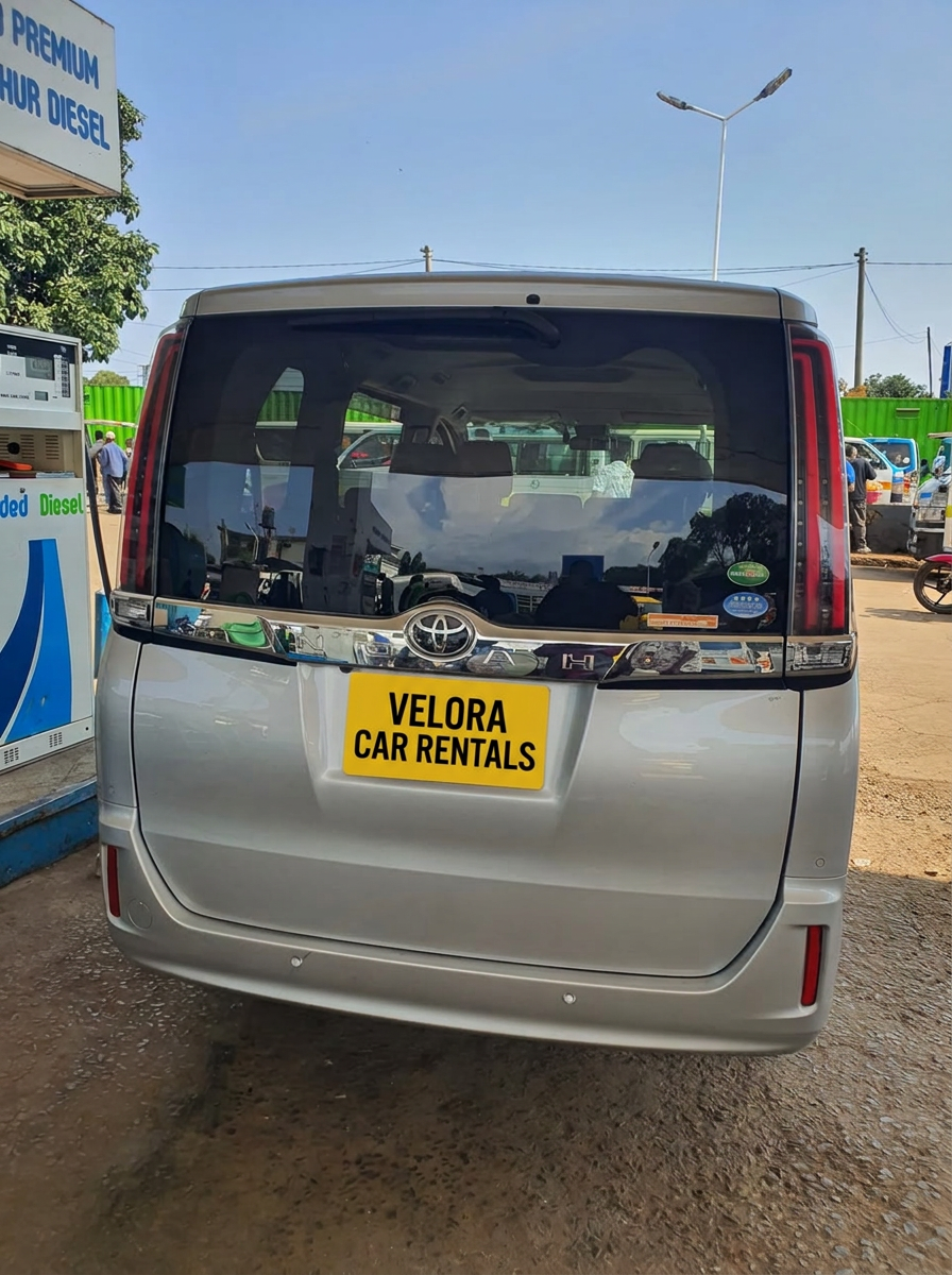 Toyota Noah — Rear view